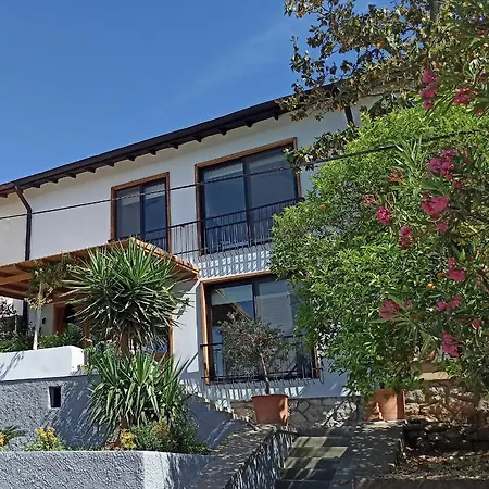 Yacht La Maison Vilă